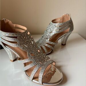 Elegant Silver Strappy Heels (7.5)